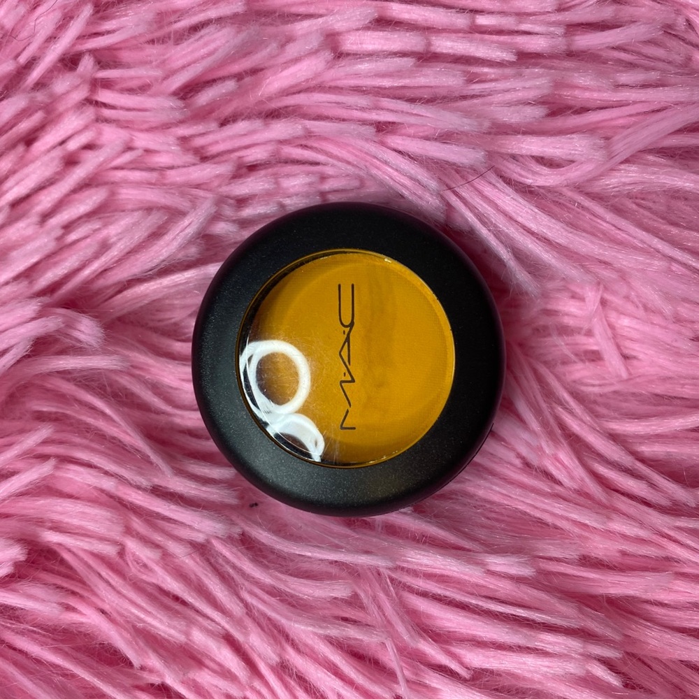 Mac goldenrod eyeshadow